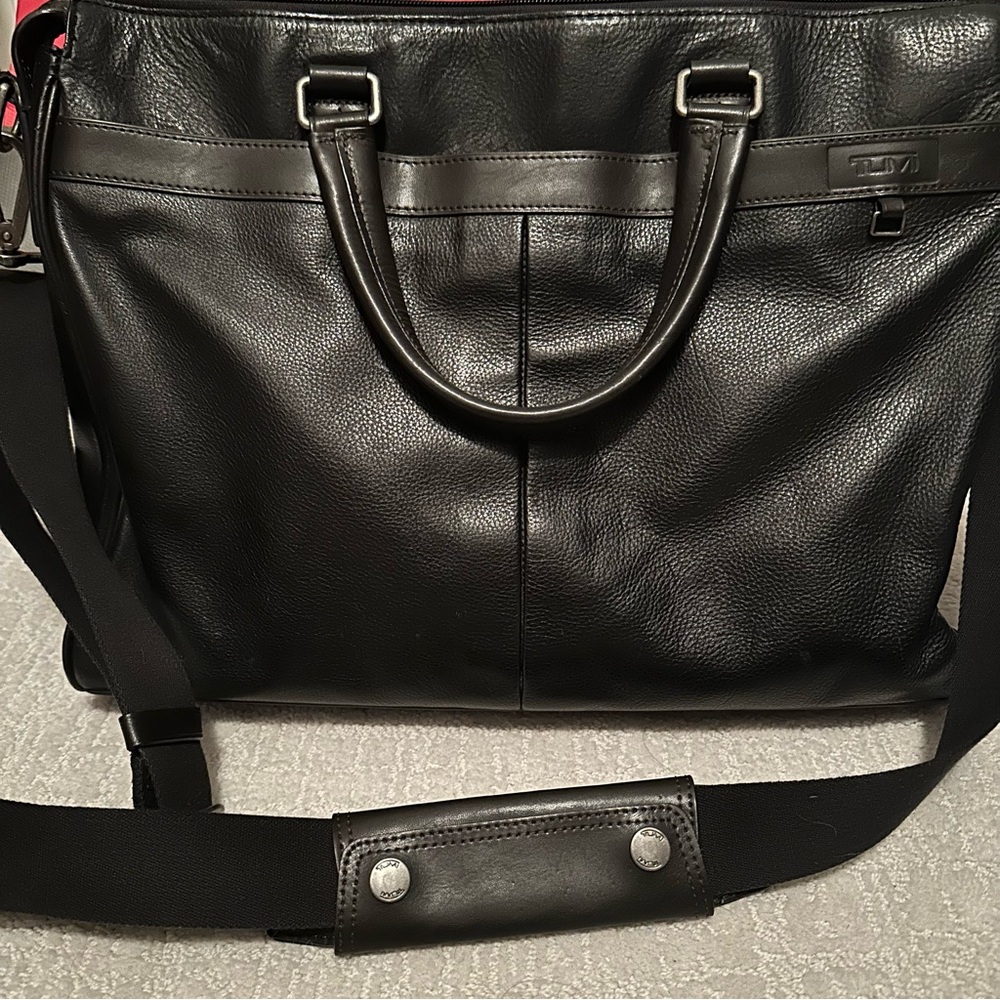 Tumi Easton Slim Top Zip Leather Briefcase/Computer Bag. Tumi Model 69717HKO.